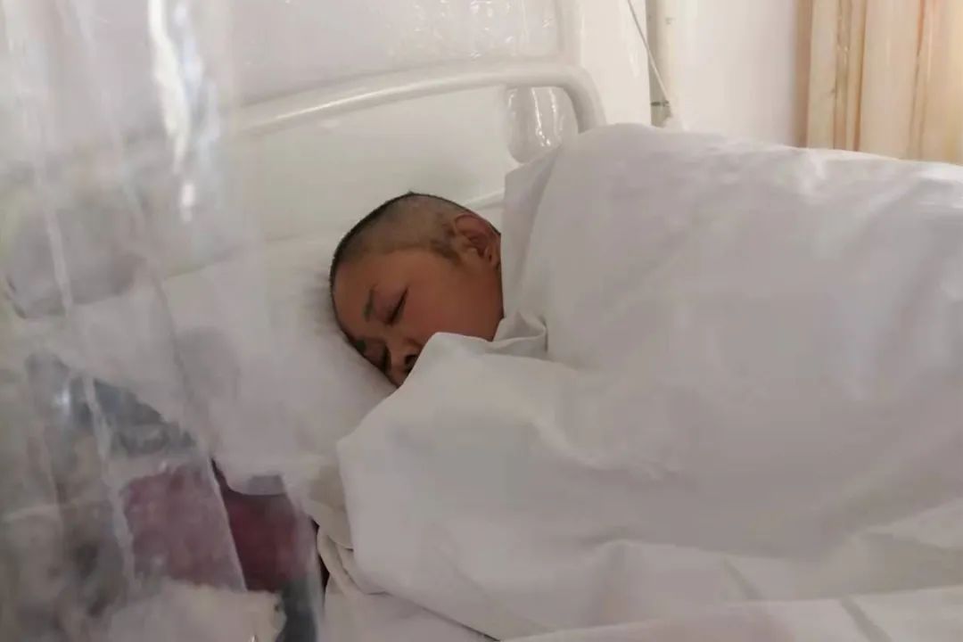 DƬ
